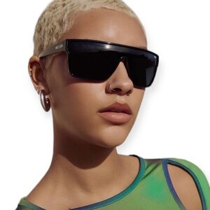 QUAY Nightfall Curve Sunglasses Black Frame Black Lens Shield Unisex NWT